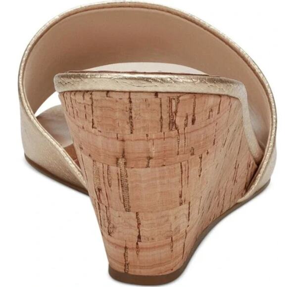 NIB Charter Club Nallahh Wedge Sandals Women's Champagne Metallic SZ 10 - Picture 3 of 4